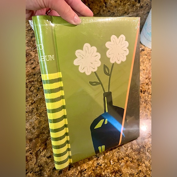 New Sealed Special Moments Green Floral Photo Album w/ 12 pages 7โx9.5โ pages - Picture 3 of 4